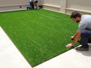 تركيب العشب الطبيعي والصناعي