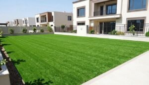 خدماتنا 4 تركيب ثيل صناعي في حديقة منزلية كويتية حديثة