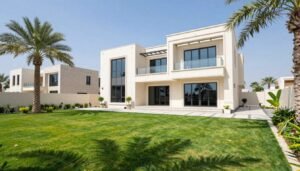 فيلا فاخرة في منطقة القادسية مع حديقة منسقة