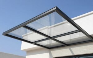 مظلات سيارات PVC شفافة تسمح بمرور الضوء